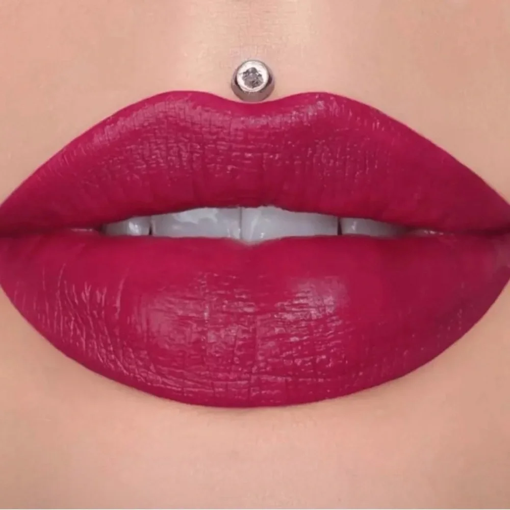 MAJOR ATTITUDE Jeffree Star velvet trap matte lipstick hot pink red